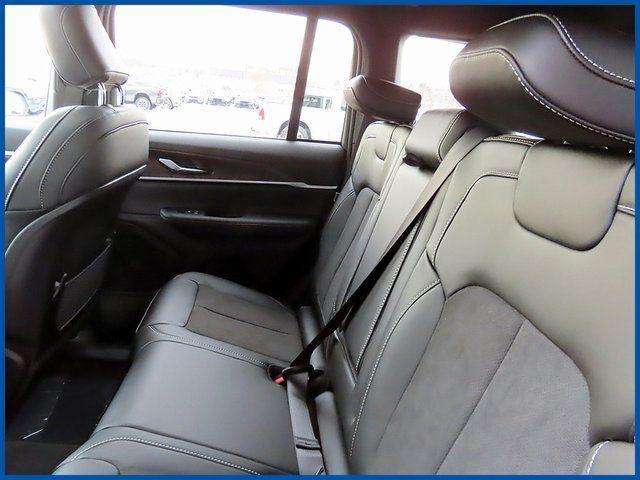 new 2026 Jeep Grand Cherokee car, priced at $42,586