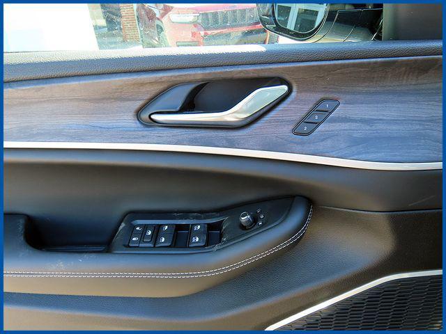 new 2026 Jeep Grand Cherokee car, priced at $47,485