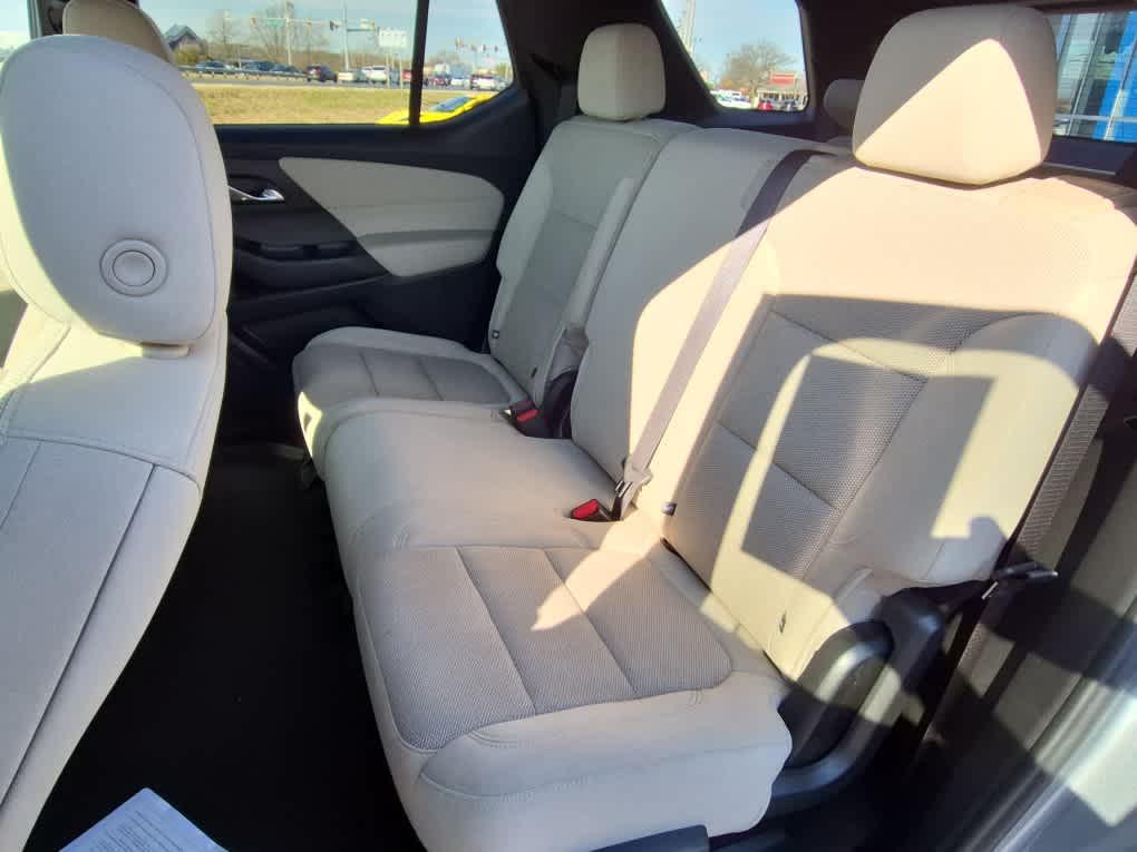 used 2023 Chevrolet Traverse car, priced at $27,302