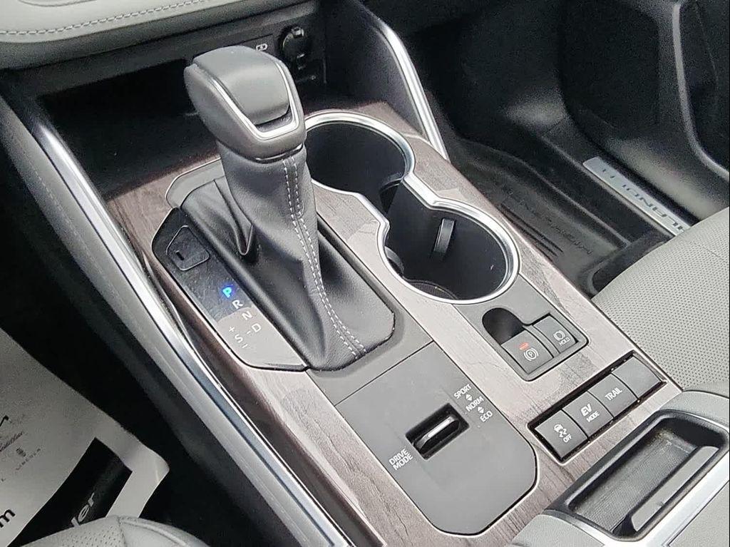 used 2022 Toyota Highlander Hybrid car, priced at $31,642