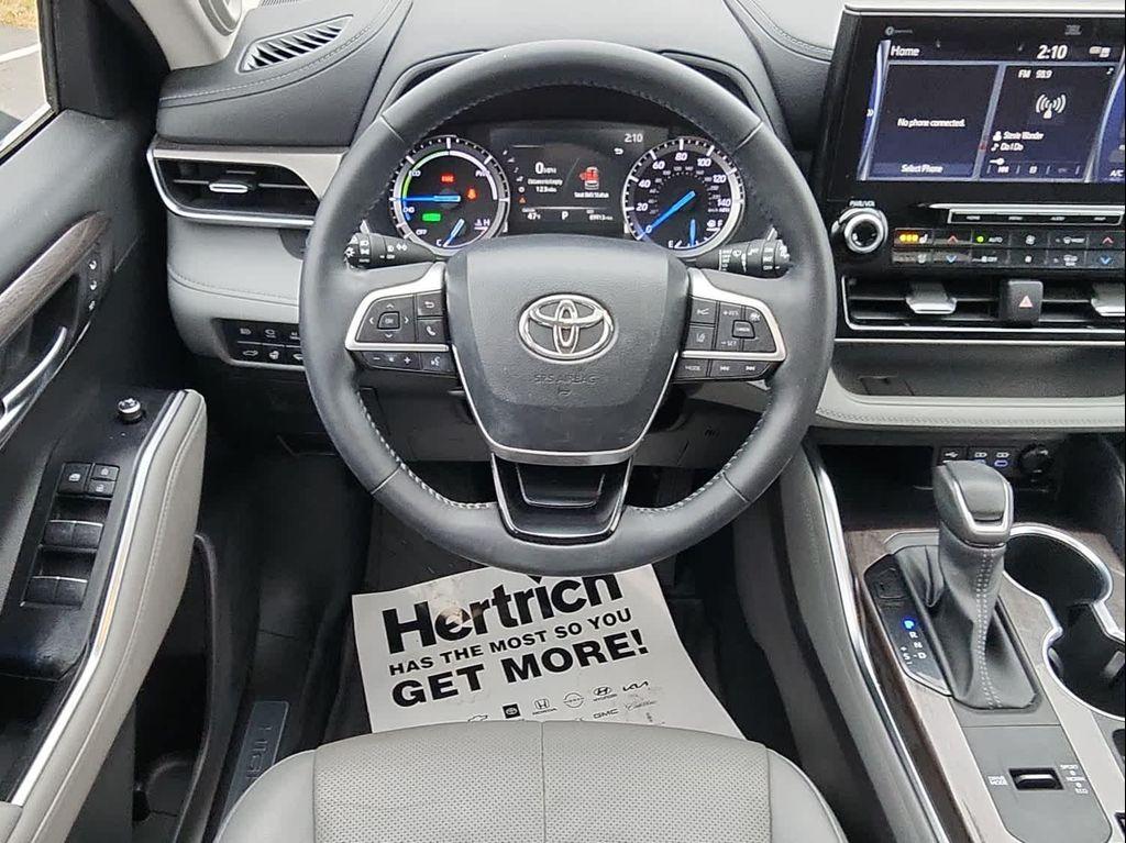 used 2022 Toyota Highlander Hybrid car, priced at $31,642