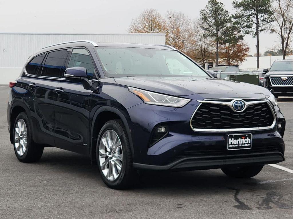 used 2022 Toyota Highlander Hybrid car, priced at $31,642