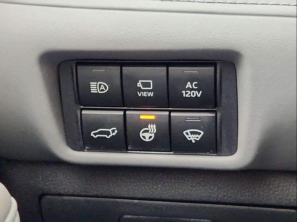 used 2022 Toyota Highlander Hybrid car, priced at $31,642