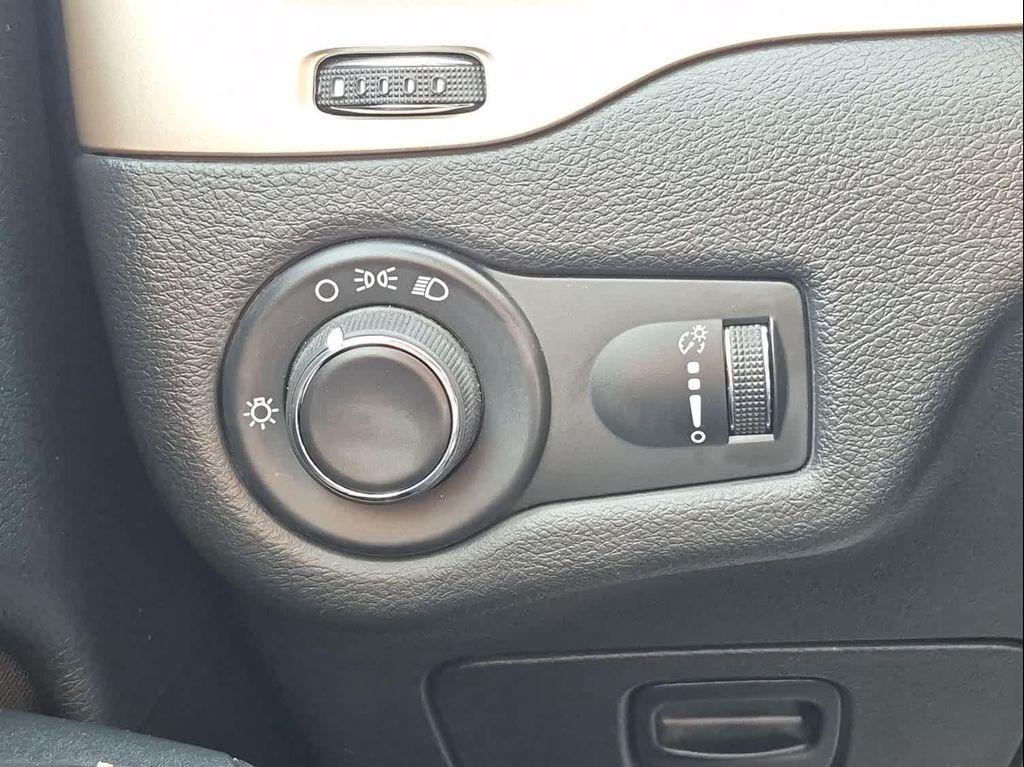 used 2016 Jeep Cherokee car, priced at $11,825