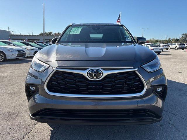 used 2022 Toyota Highlander car, priced at $31,988