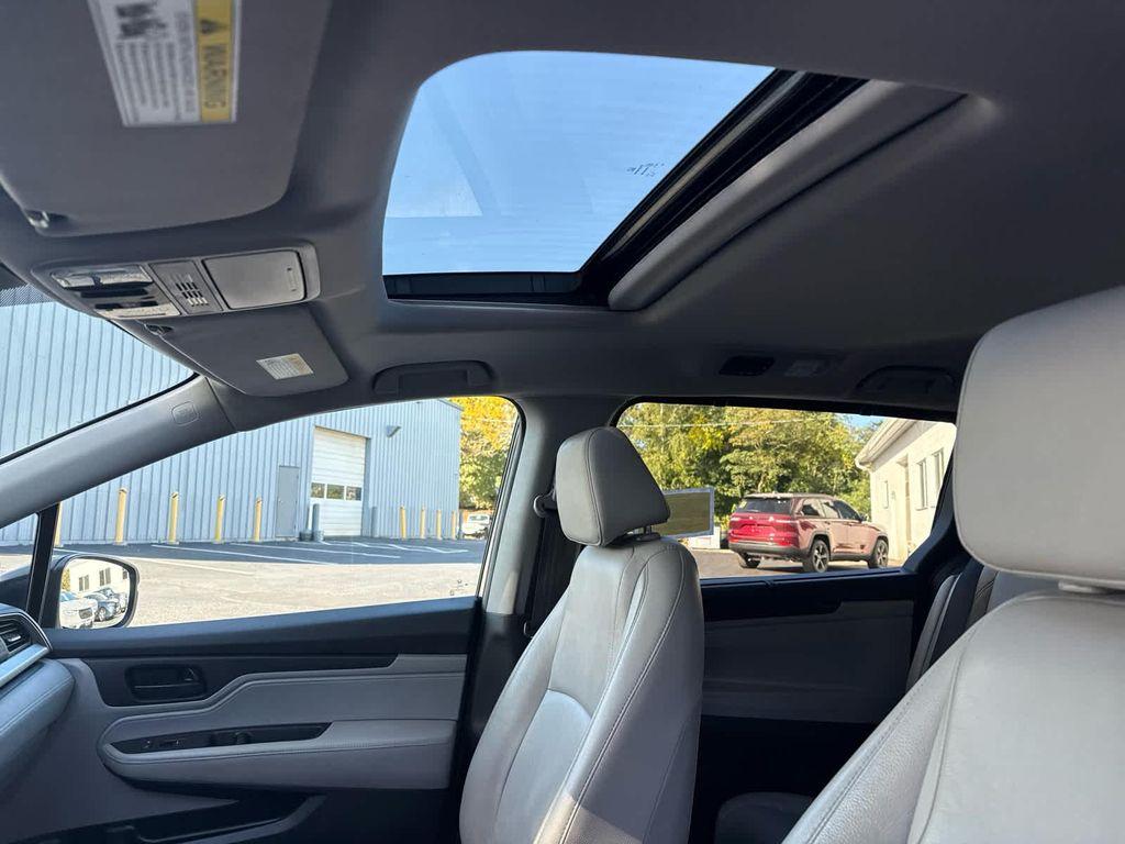 2022 Obsidian Blue Pearl Honda Odyssey