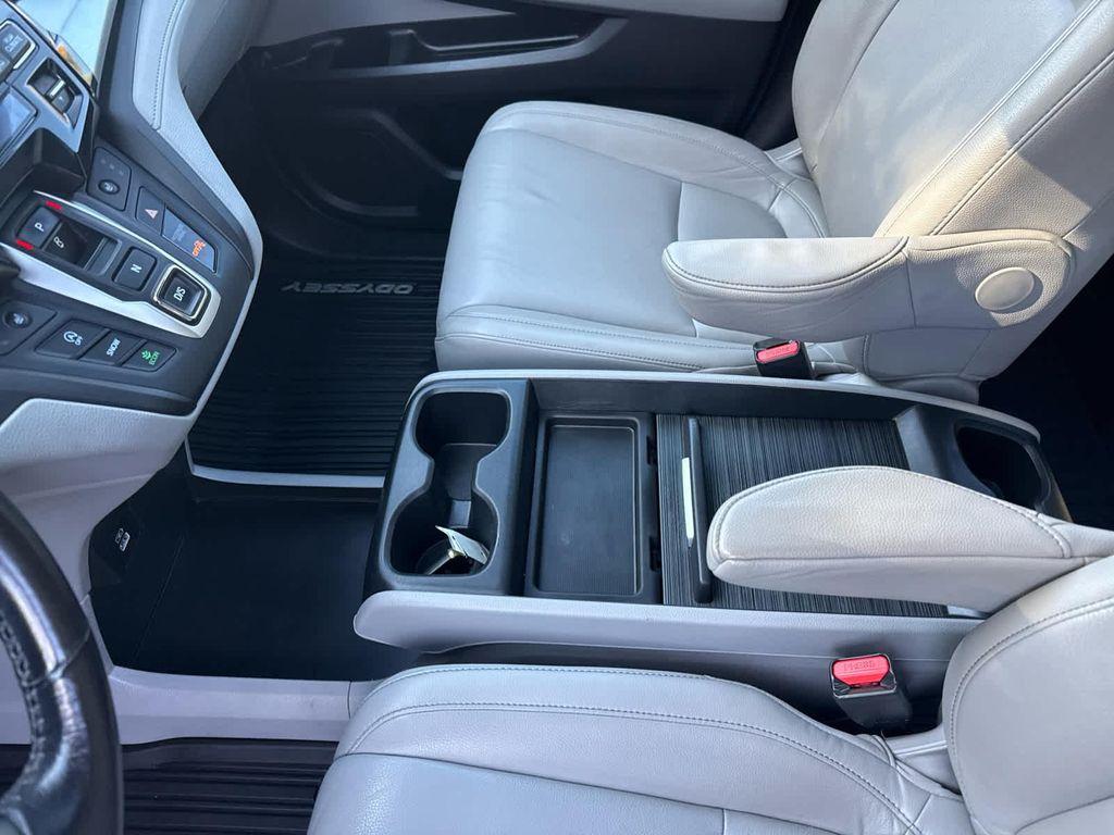 2022 Obsidian Blue Pearl Honda Odyssey