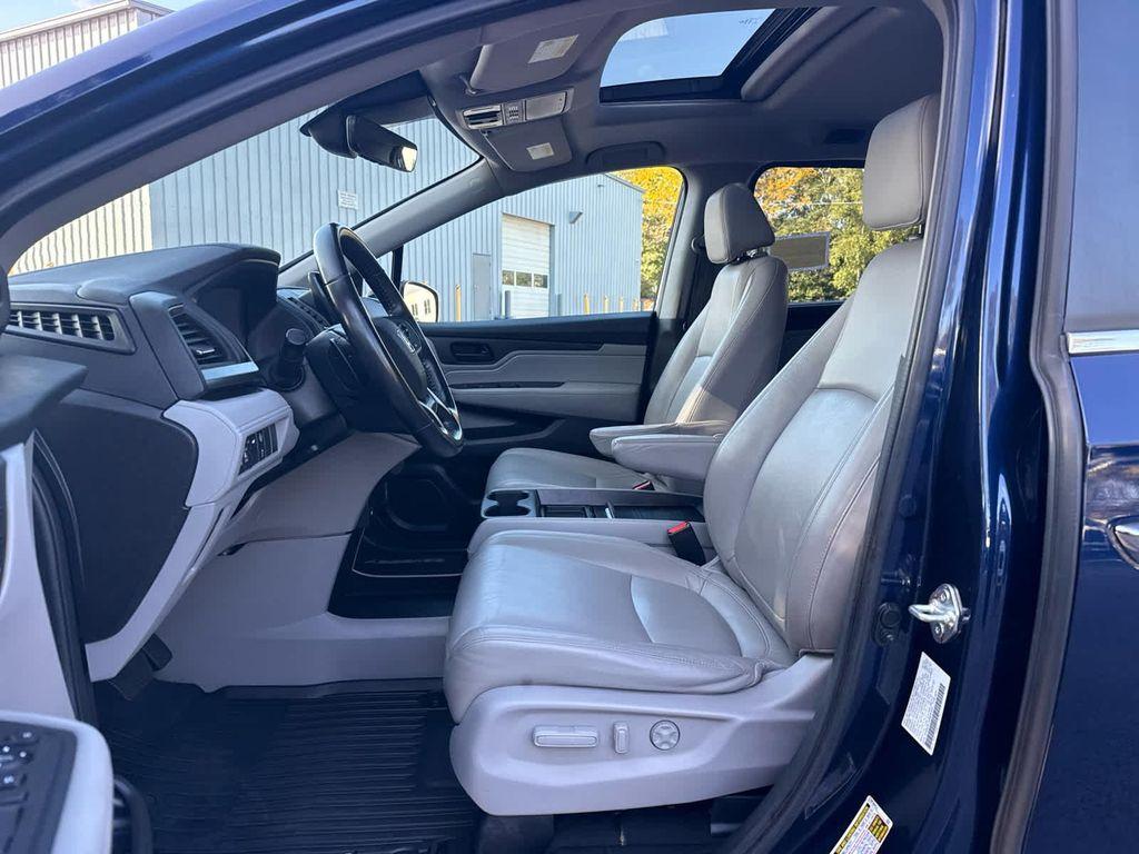 2022 Obsidian Blue Pearl Honda Odyssey