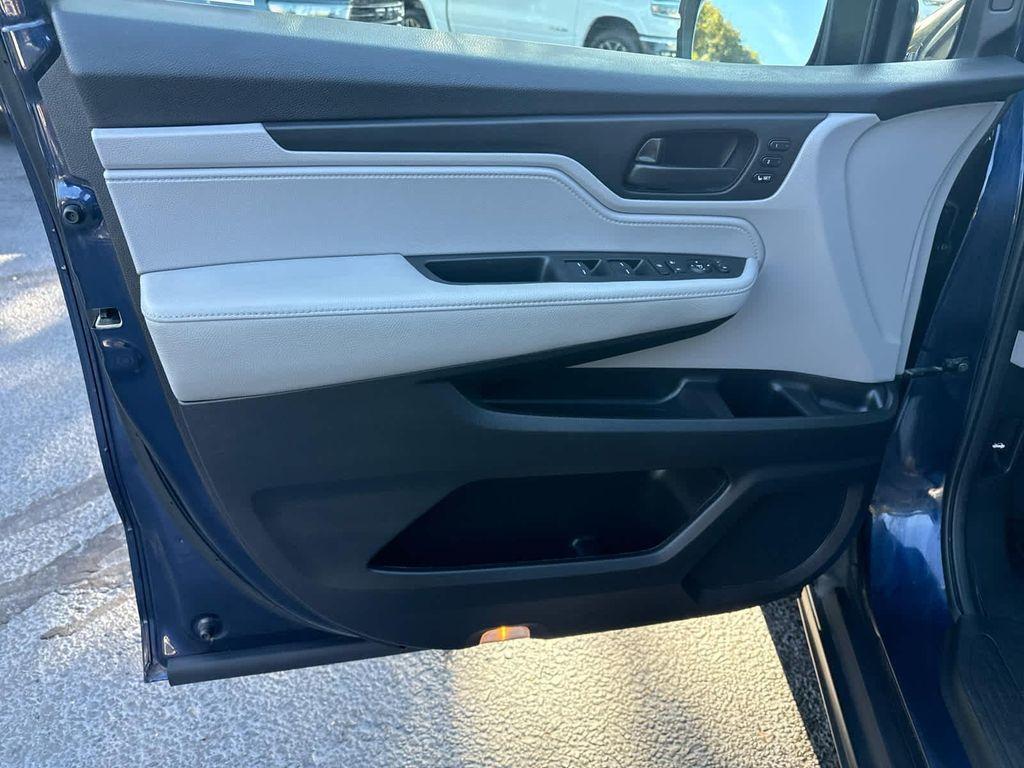 2022 Obsidian Blue Pearl Honda Odyssey