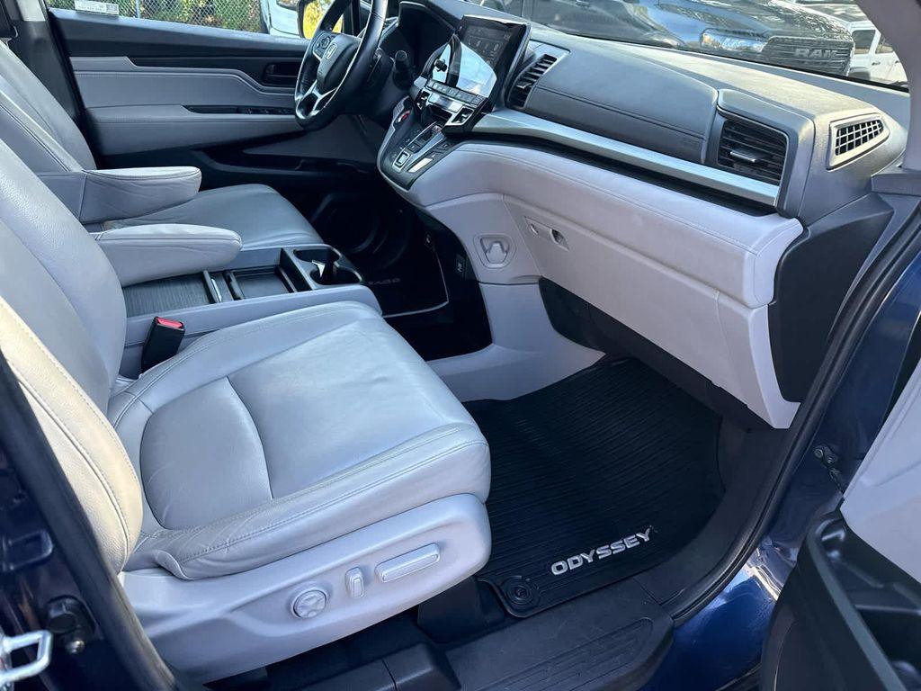2022 Obsidian Blue Pearl Honda Odyssey