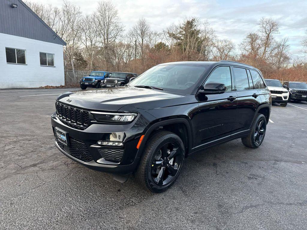 new 2025 Jeep Grand Cherokee car, priced at $51,742