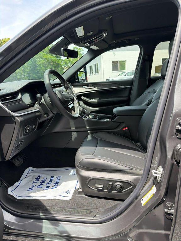 new 2026 Jeep Grand Cherokee car, priced at $51,771