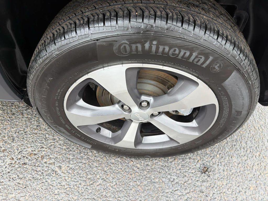 used 2021 Jeep Cherokee car, priced at $24,221