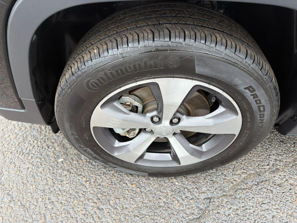 used 2021 Jeep Cherokee car, priced at $24,221