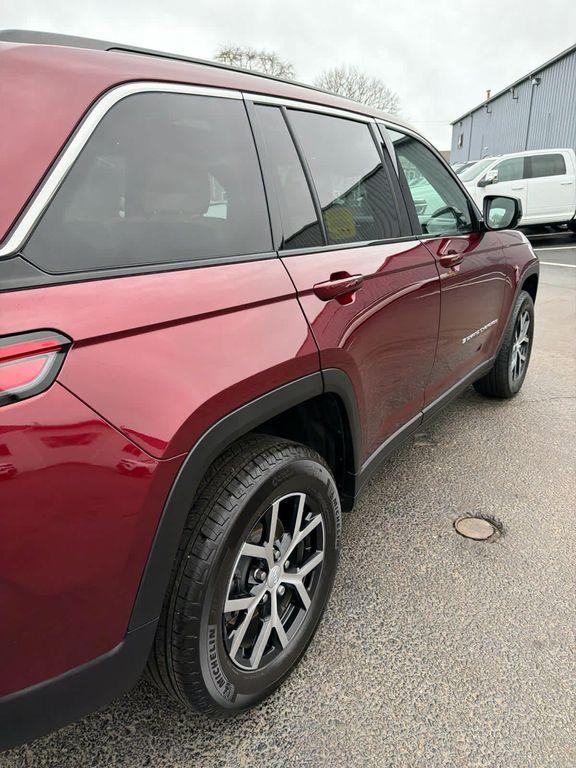 used 2025 Jeep Grand Cherokee car, priced at $40,990