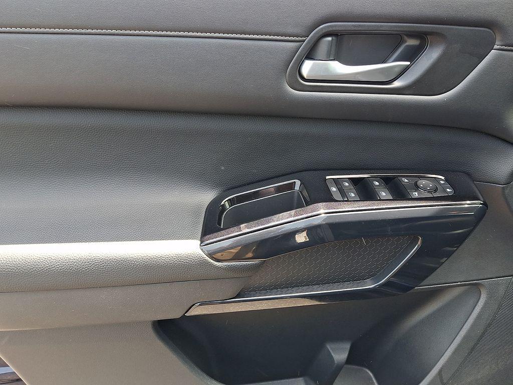 used 2022 Nissan Pathfinder car, priced at $25,333