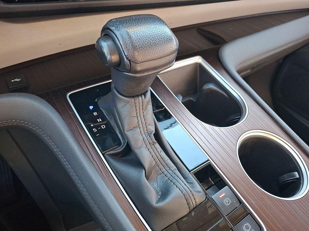 used 2023 Toyota Sienna car, priced at $33,200