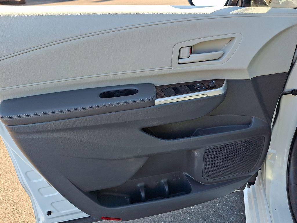 used 2023 Toyota Sienna car, priced at $33,200