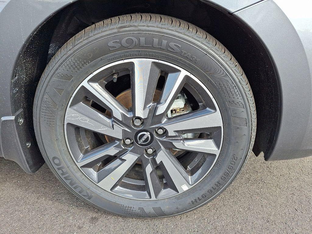 new 2025 Nissan Versa car, priced at $21,292