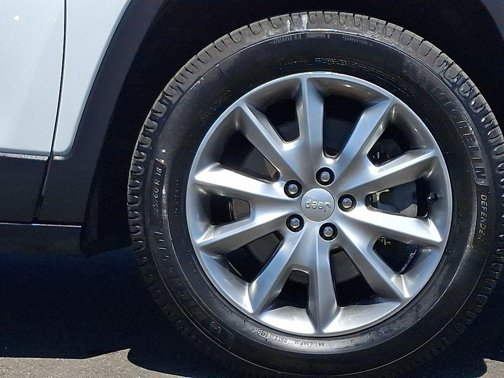 used 2018 Jeep Cherokee car, priced at $17,205