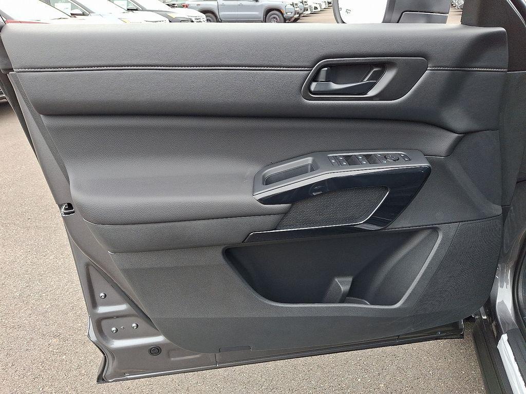 new 2025 Nissan Pathfinder car, priced at $32,860