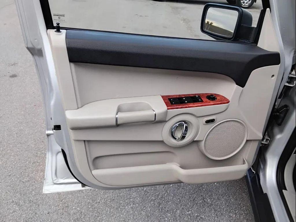 used 2006 Jeep Commander car, priced at $6,900