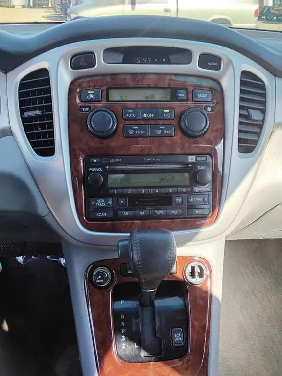 used 2004 Toyota Highlander car, priced at $5,400