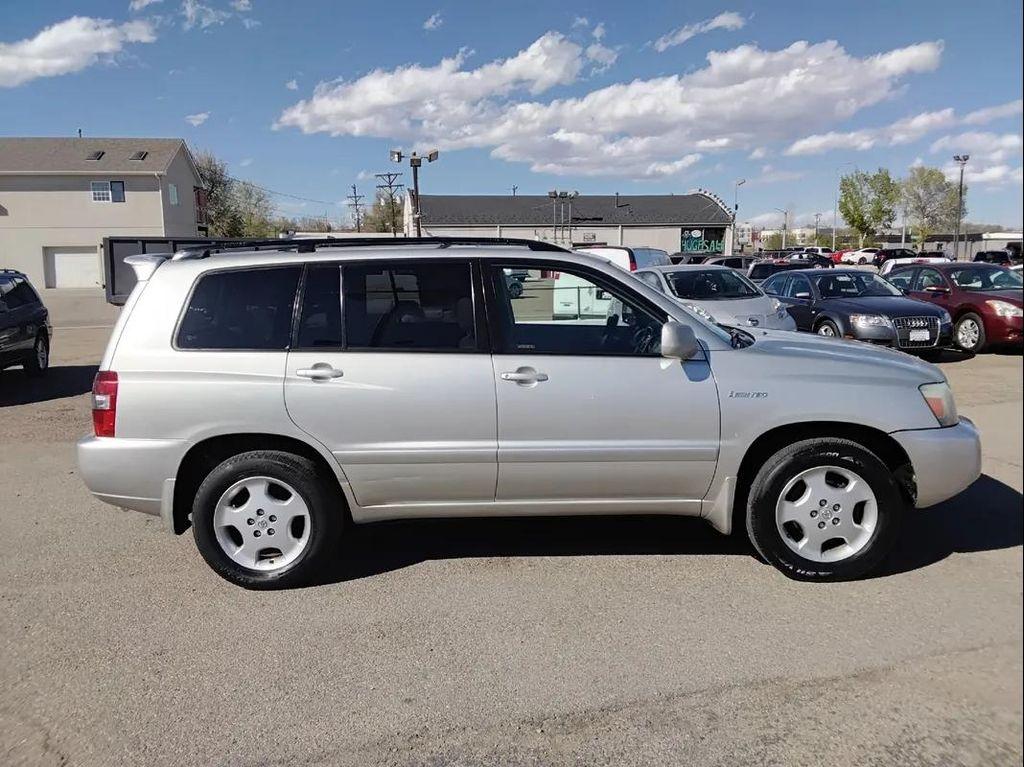 used 2004 Toyota Highlander car, priced at $5,400