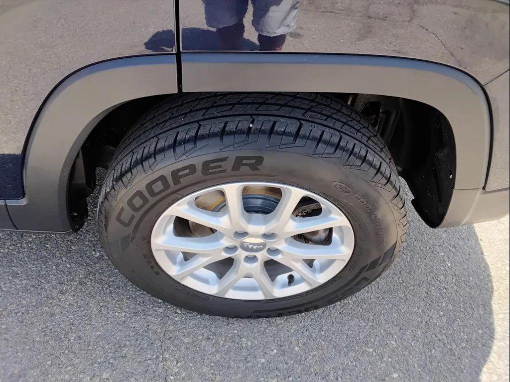 used 2014 Jeep Cherokee car, priced at $9,900