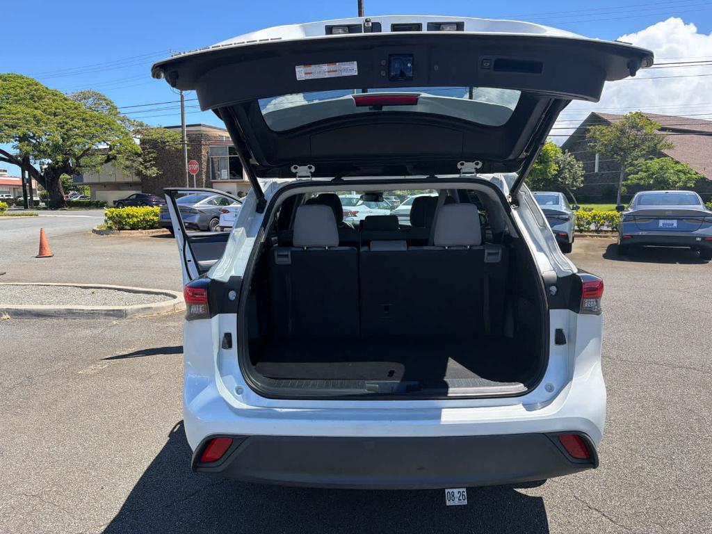 used 2023 Toyota Highlander car, priced at $31,995
