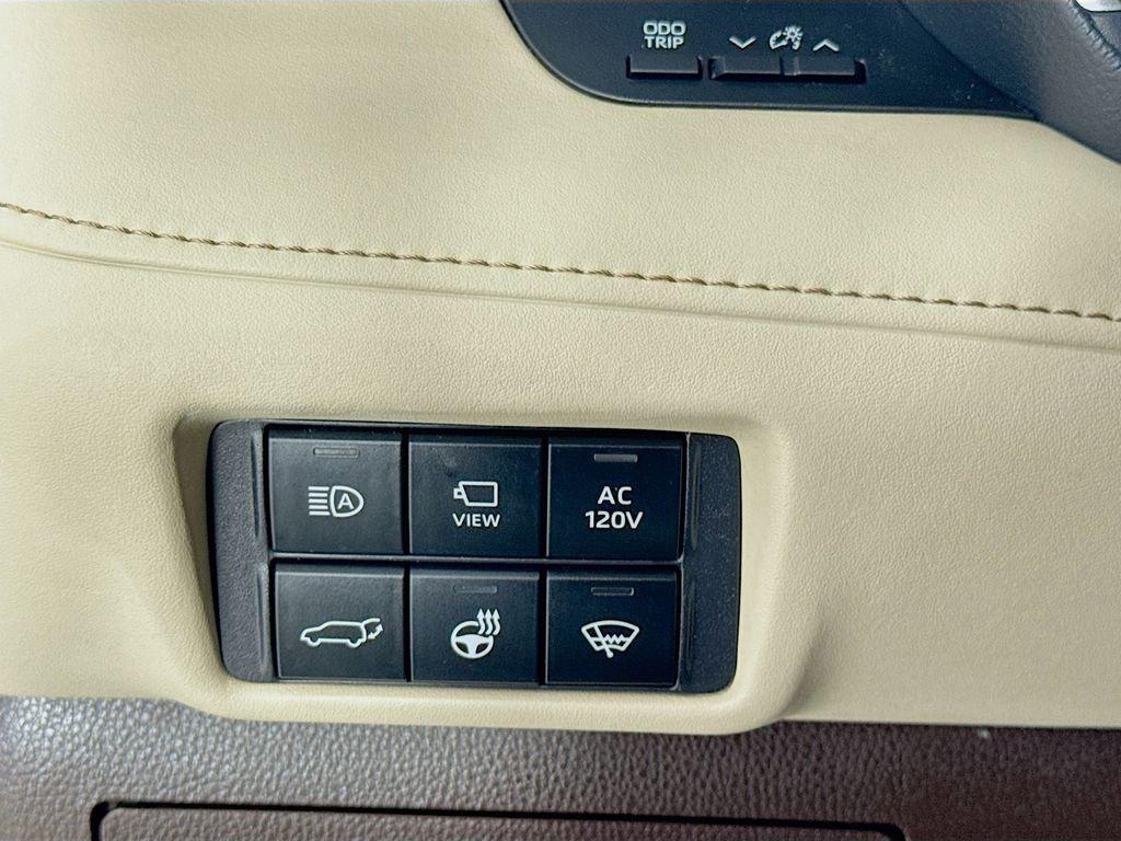 used 2022 Toyota Highlander Hybrid car, priced at $37,685