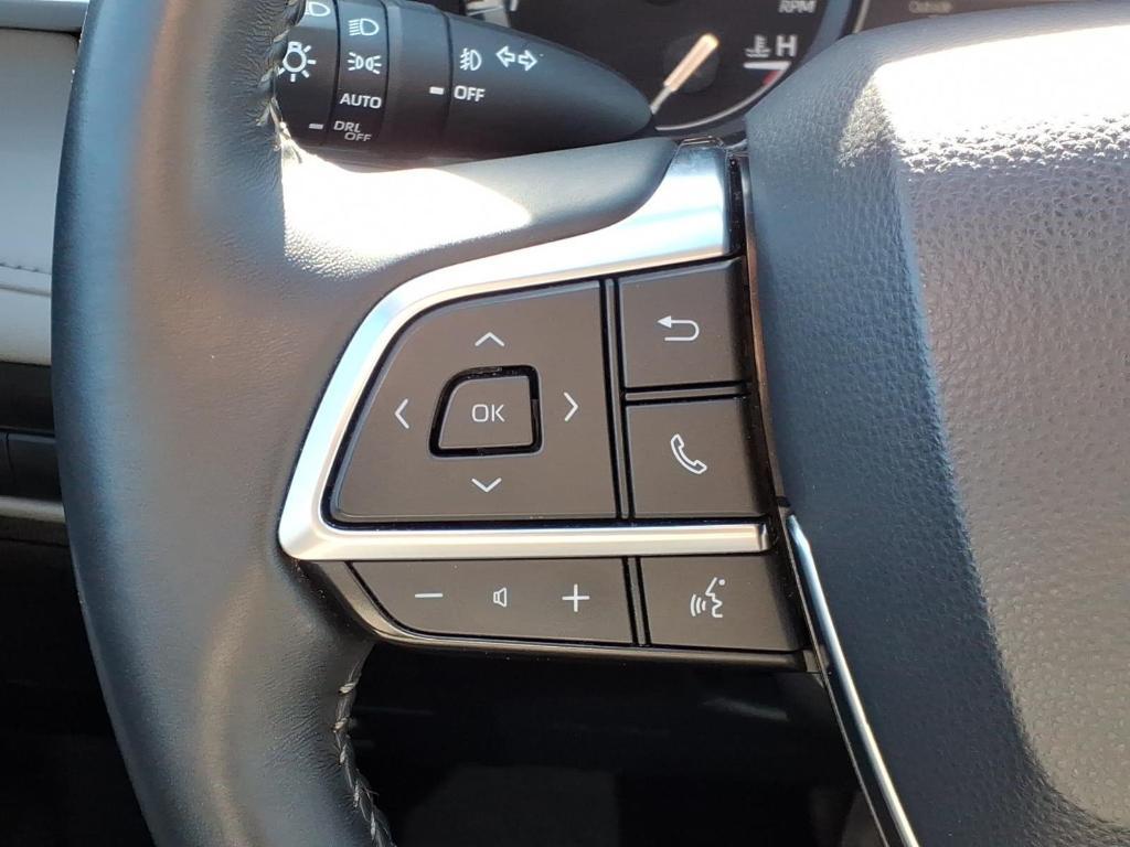 used 2021 Toyota Highlander car, priced at $26,999