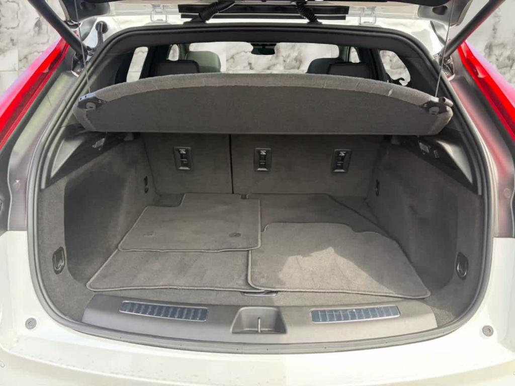 used 2024 Cadillac XT4 car, priced at $37,532