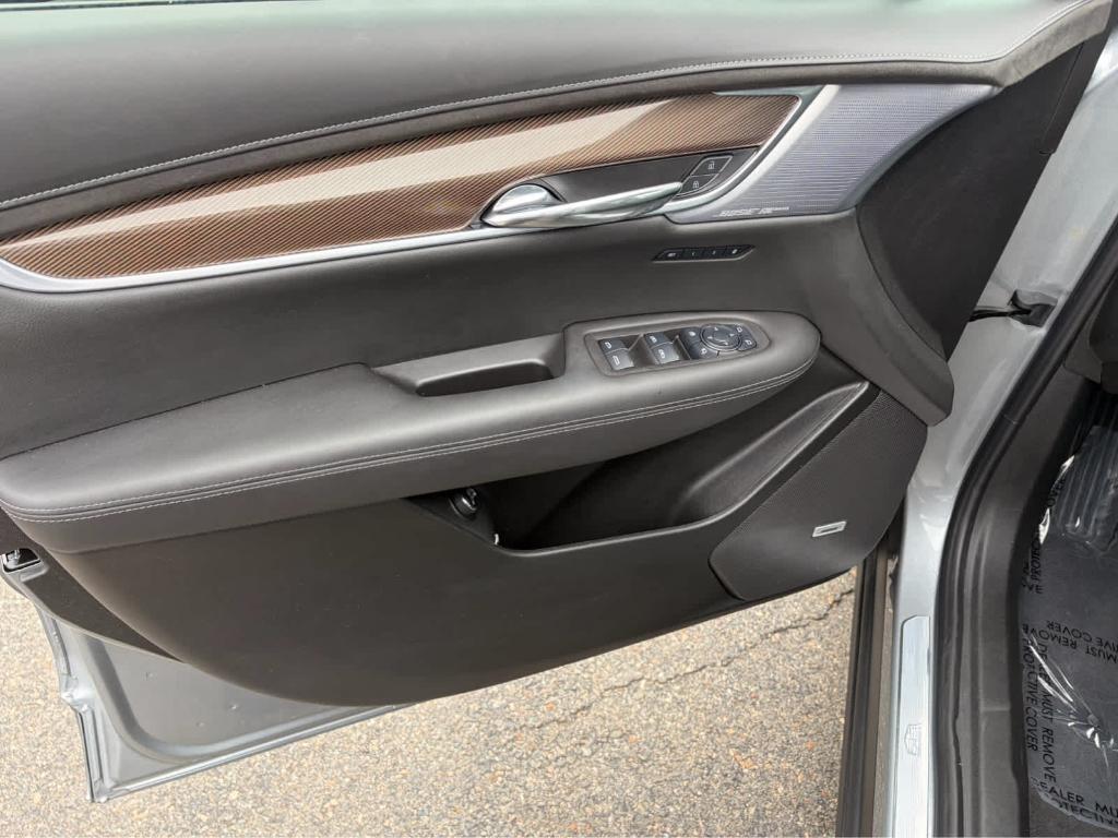 used 2025 Cadillac XT6 car, priced at $60,990