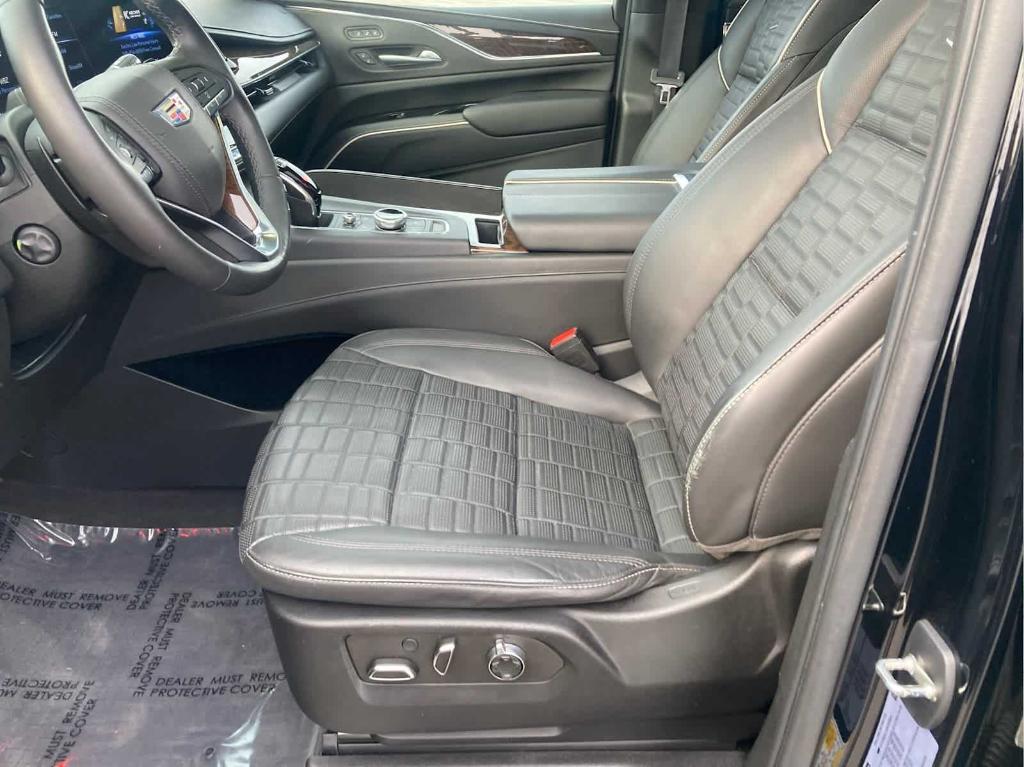 used 2022 Cadillac Escalade car, priced at $59,998