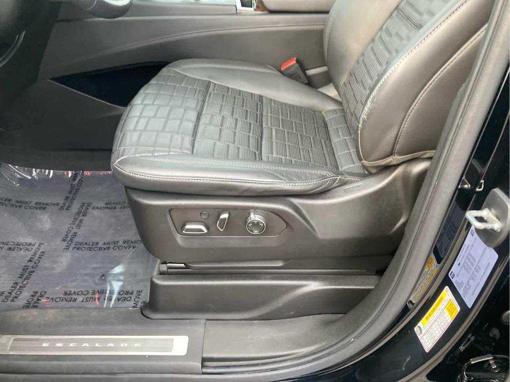 used 2022 Cadillac Escalade car, priced at $59,998