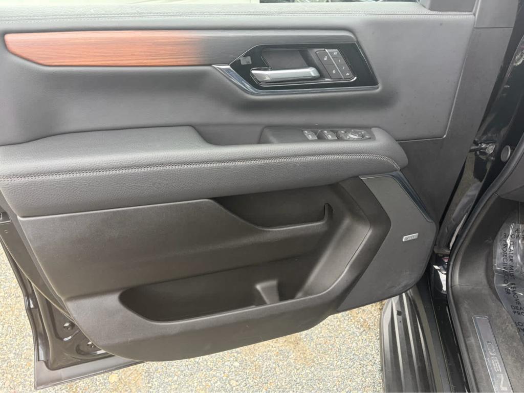 used 2025 GMC Yukon XL car, priced at $72,154