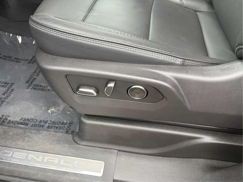 used 2025 GMC Yukon XL car, priced at $72,154
