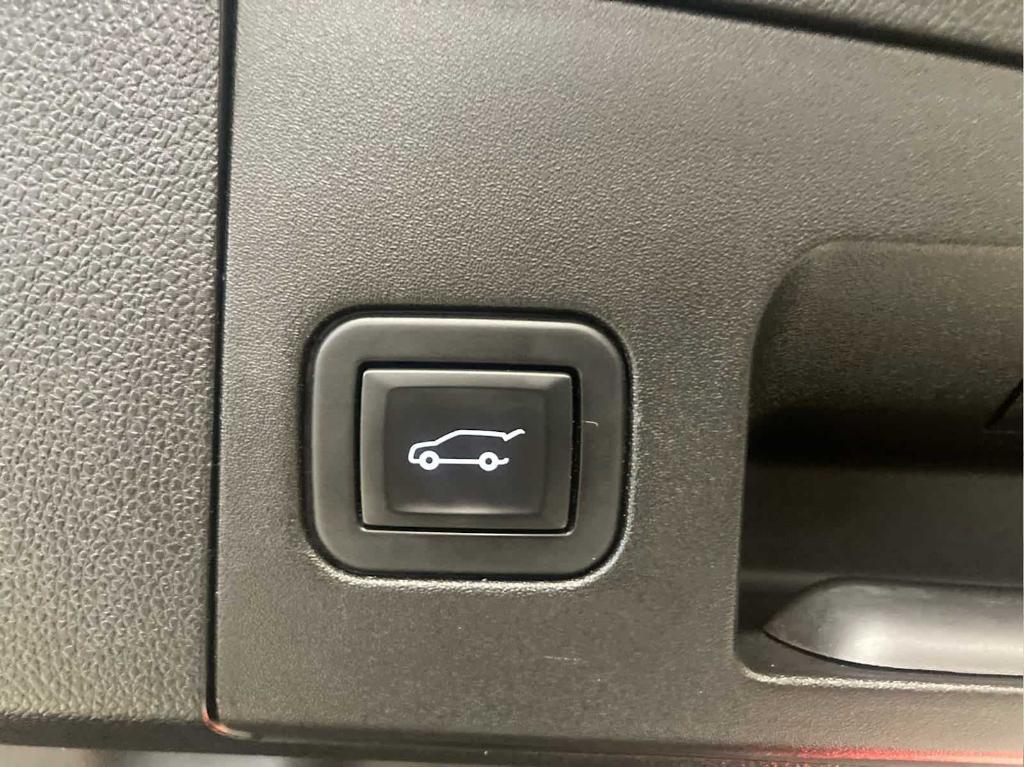 used 2020 Cadillac XT4 car, priced at $25,888