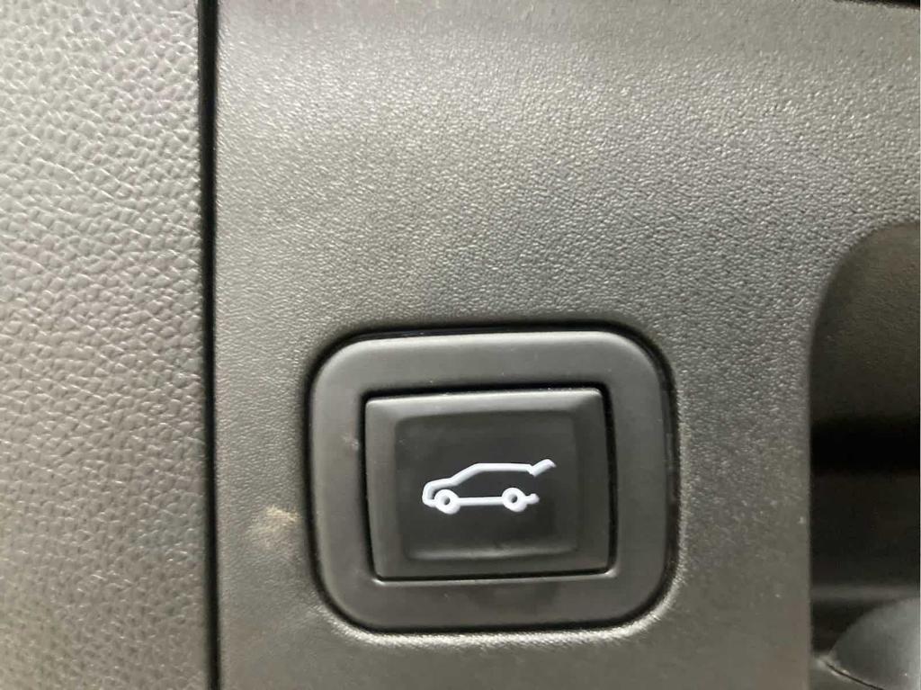 used 2023 Cadillac XT4 car, priced at $31,997