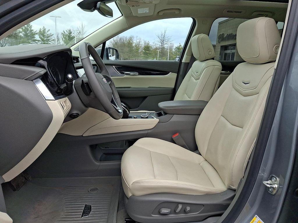 used 2024 Cadillac XT6 car, priced at $39,995