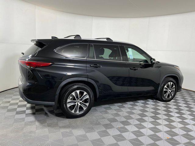 used 2022 Toyota Highlander car, priced at $26,999