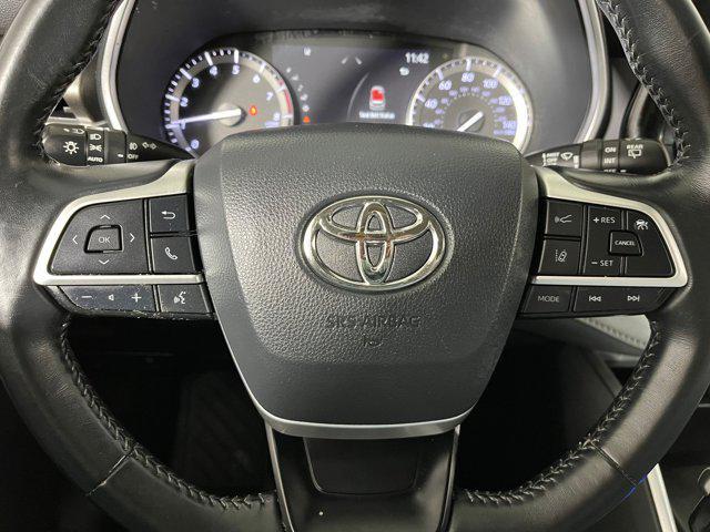 used 2022 Toyota Highlander car, priced at $26,999