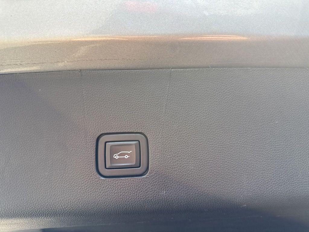 used 2023 Chevrolet Traverse car, priced at $35,983
