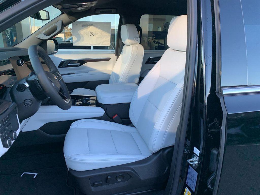 new 2025 Chevrolet Suburban car, priced at $77,920