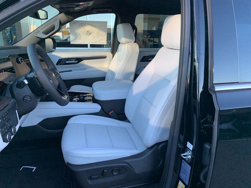 new 2025 Chevrolet Suburban car, priced at $73,320