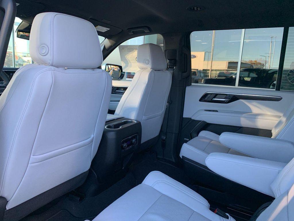 new 2025 Chevrolet Suburban car, priced at $73,320