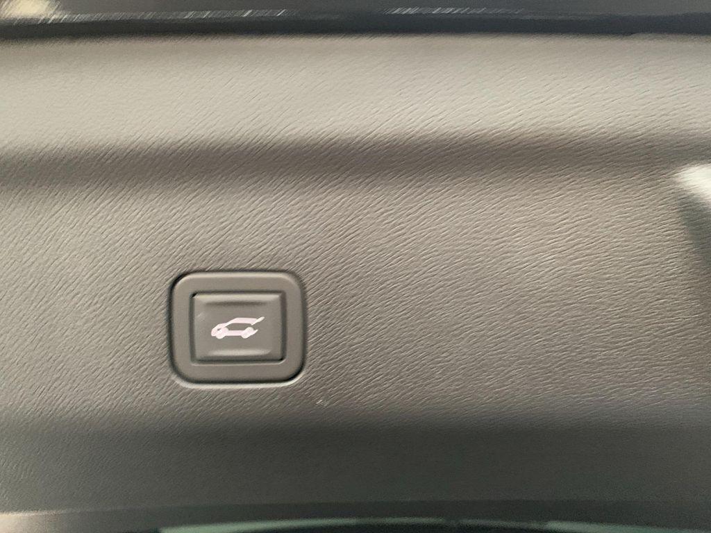 new 2025 Chevrolet Suburban car, priced at $76,115