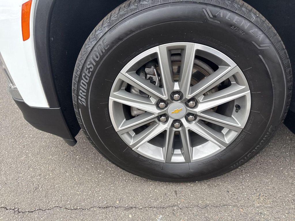 used 2023 Chevrolet Traverse car, priced at $28,948