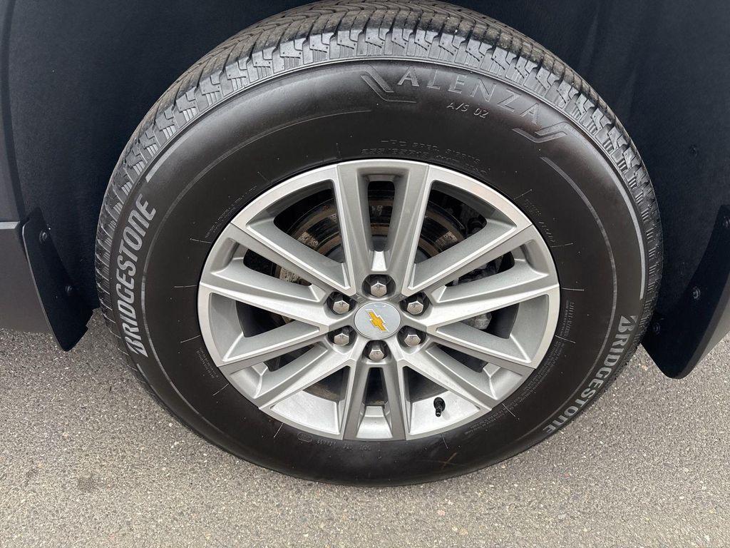 used 2023 Chevrolet Traverse car, priced at $28,948